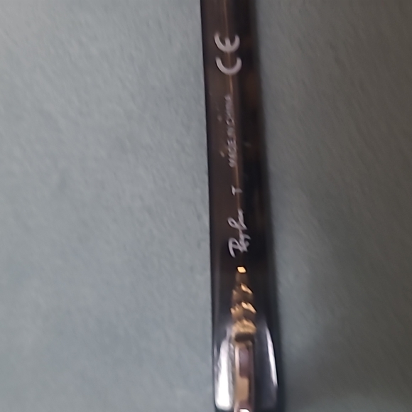 Ray Ban glasses with case - Picture 3 of 3